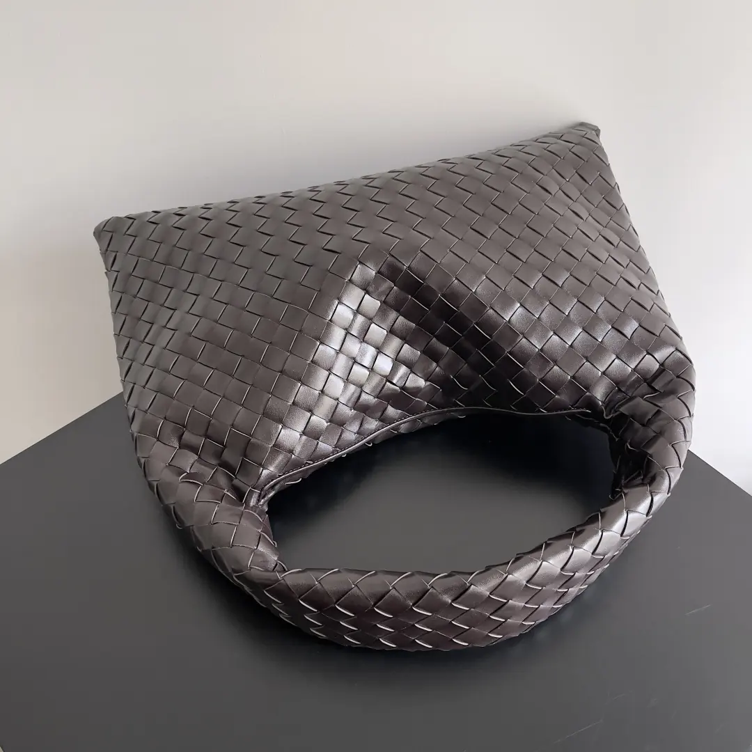 Bottega Veneta Style Leather Bag Lookbook Reference image 5
