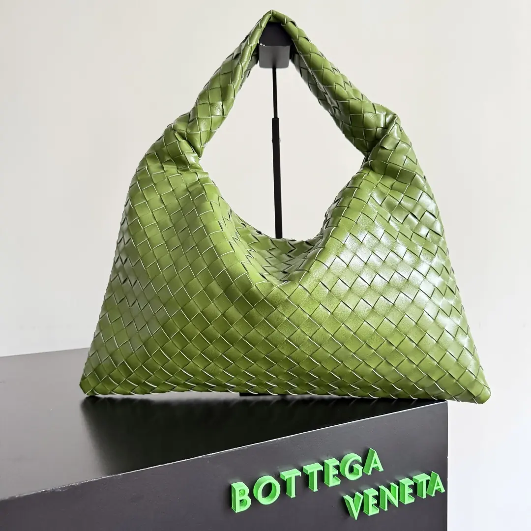 Bottega Veneta Style Leather Bag Lookbook Reference image 1