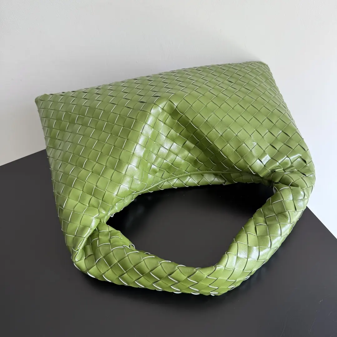 Bottega Veneta Style Leather Bag Lookbook Reference image 5