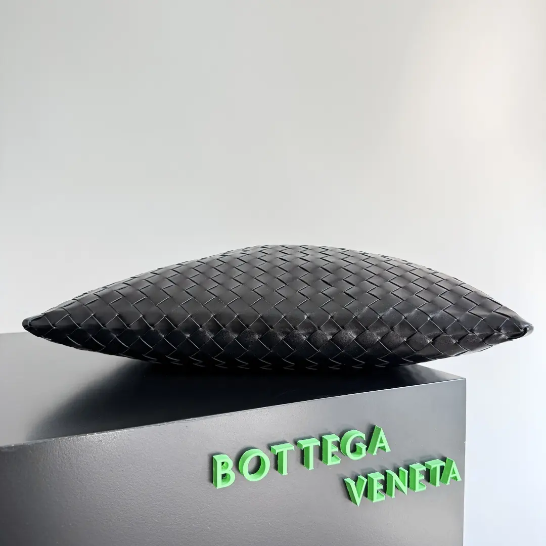 Bottega Veneta Style Leather Bag Lookbook Reference image 3