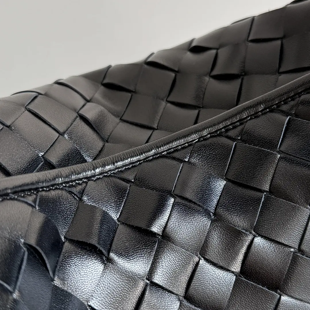 Bottega Veneta Style Leather Bag Lookbook Reference image 4