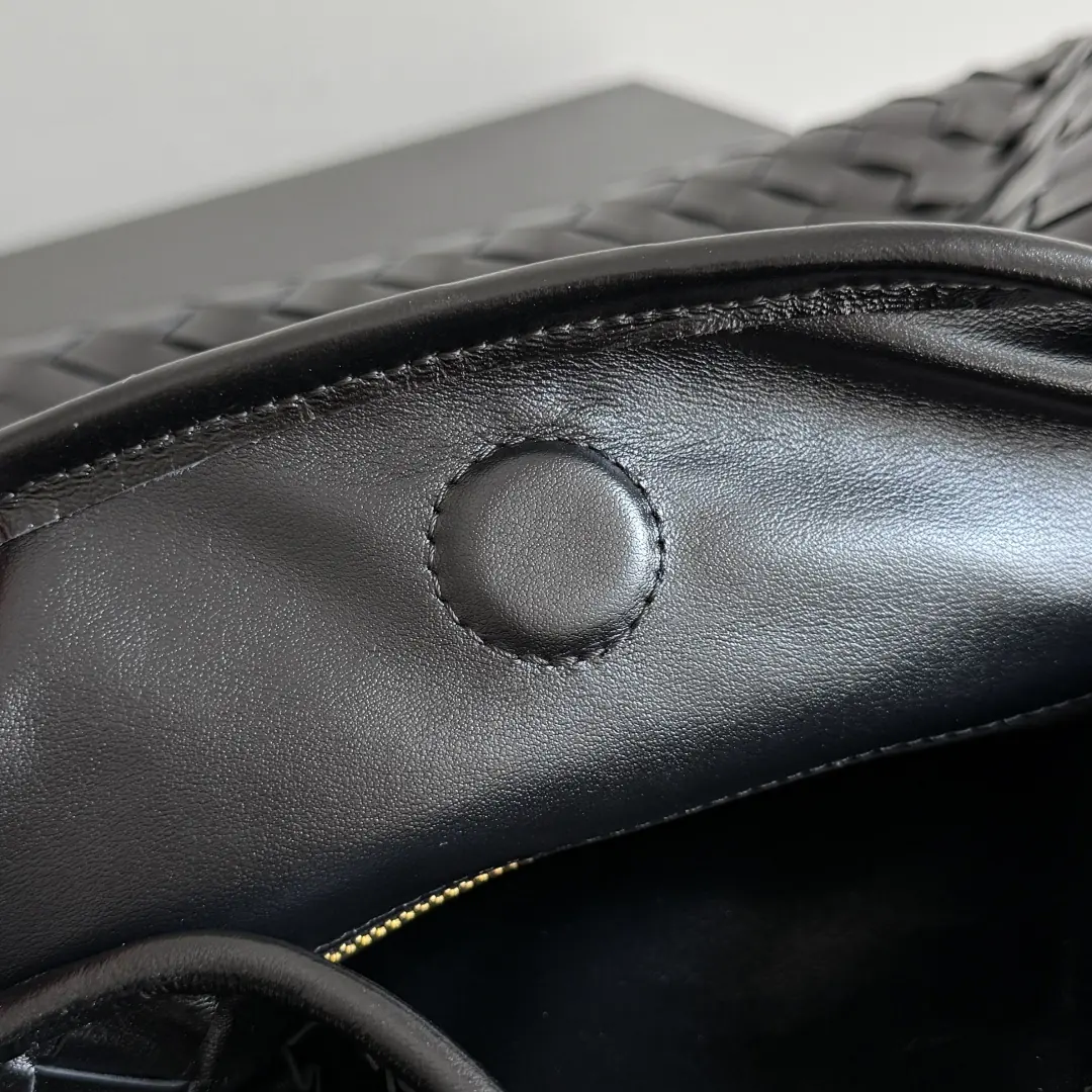 Bottega Veneta Style Leather Bag Lookbook Reference image 5