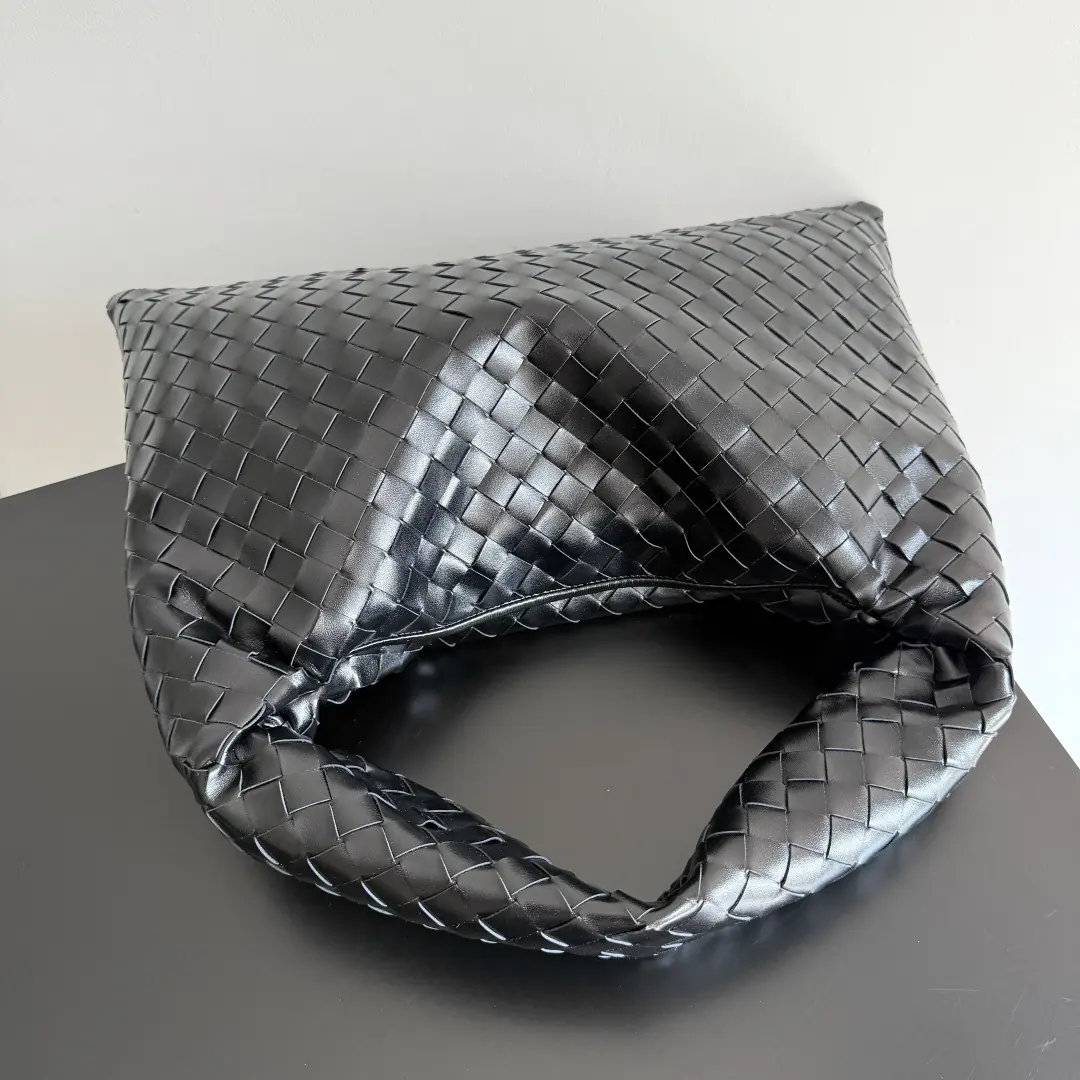 Bottega Veneta Style Leather Bag Lookbook Reference image 6