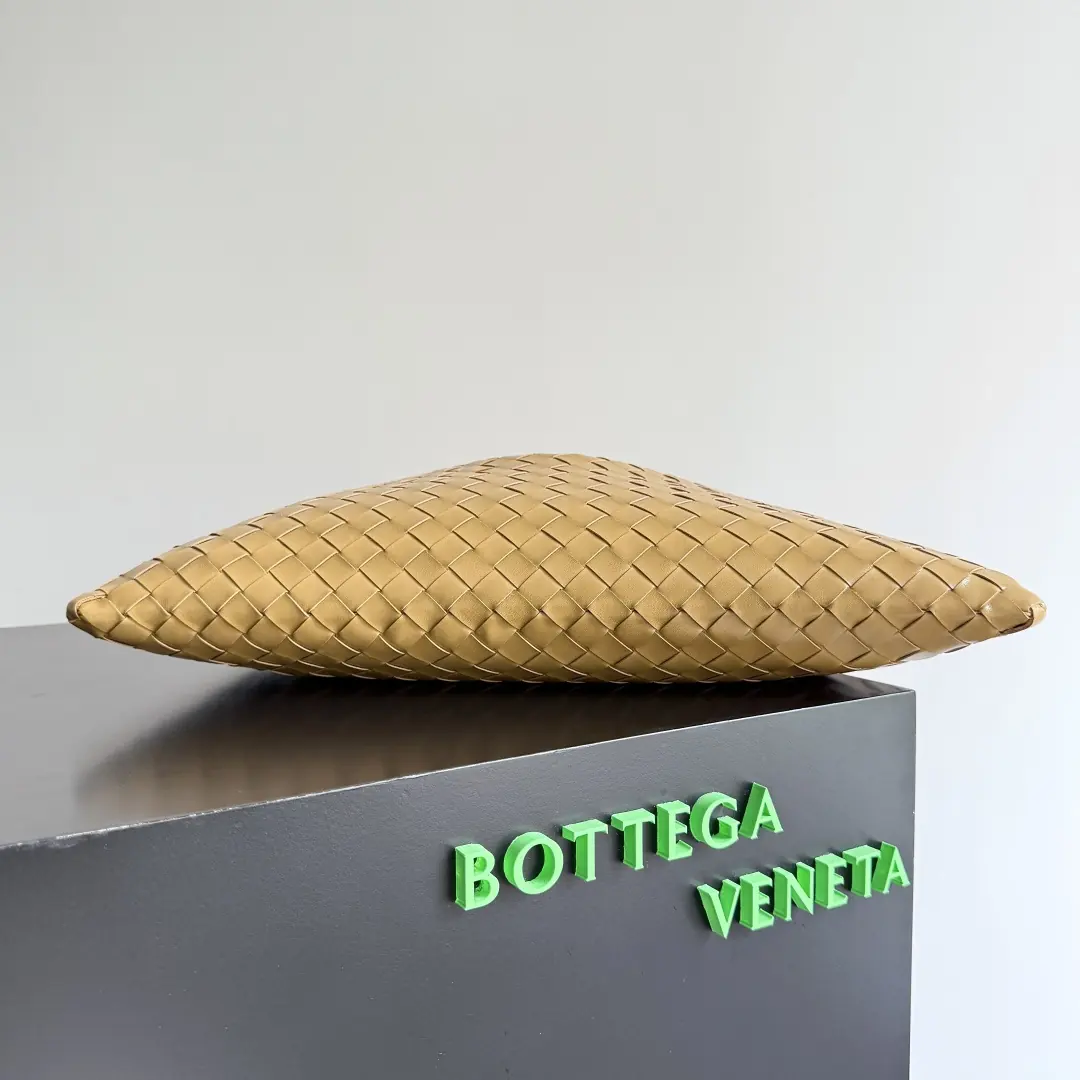 Bottega Veneta Style Leather Bag Lookbook Reference image 2