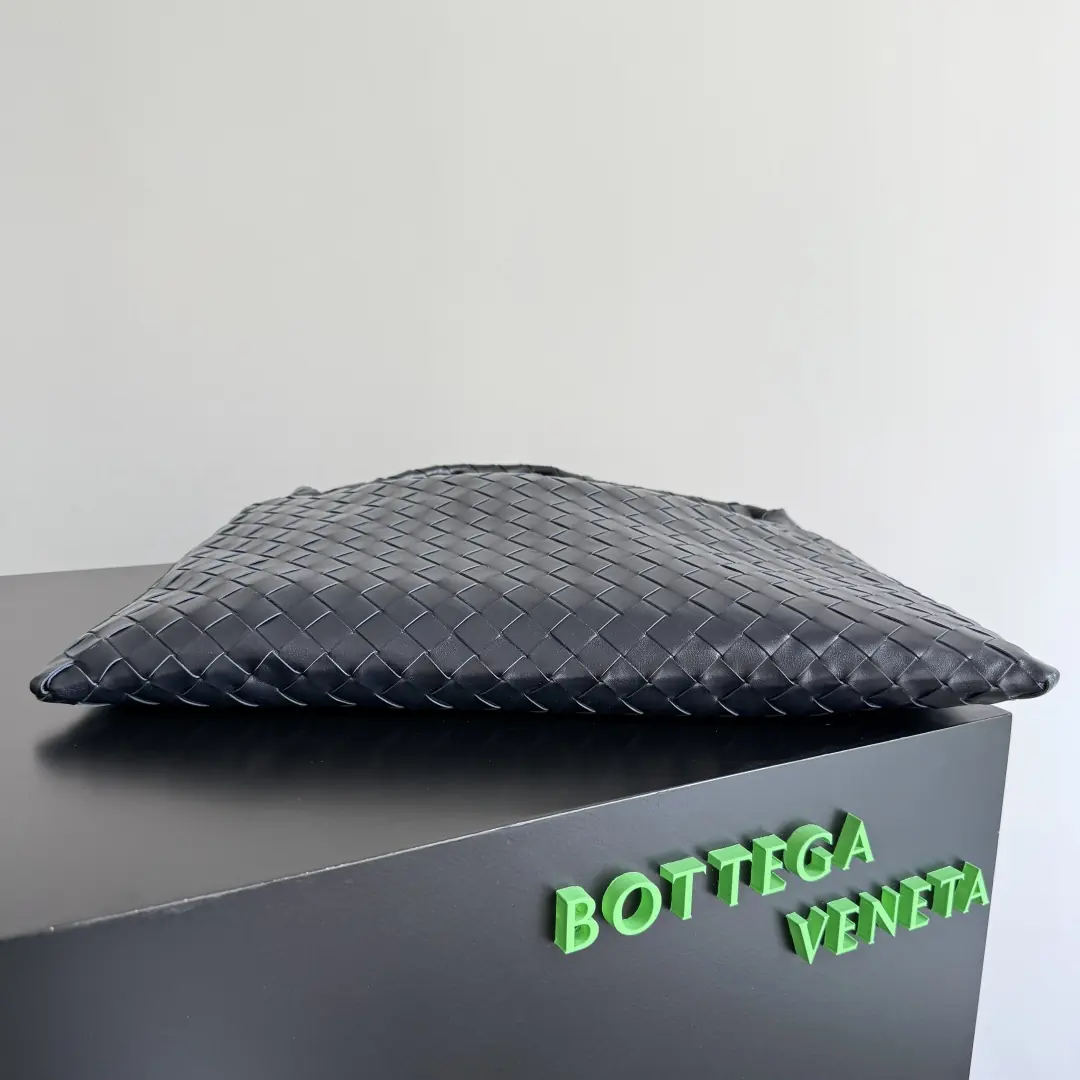 Bottega Veneta Style Leather Bag Lookbook Reference image 3