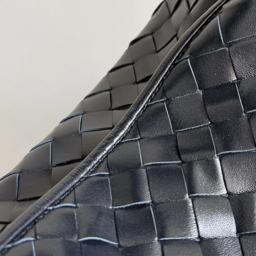 Bottega Veneta Style Leather Bag Lookbook Reference image 4