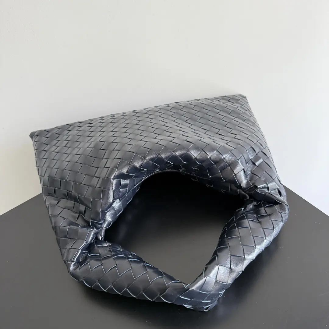 Bottega Veneta Style Leather Bag Lookbook Reference image 6