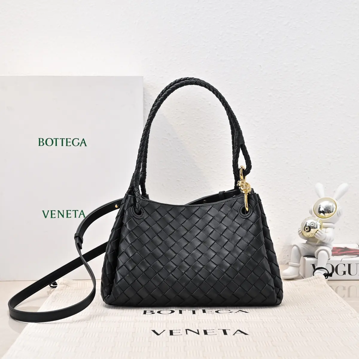 Bottega Veneta Style Leather Bag Lookbook Reference image 1