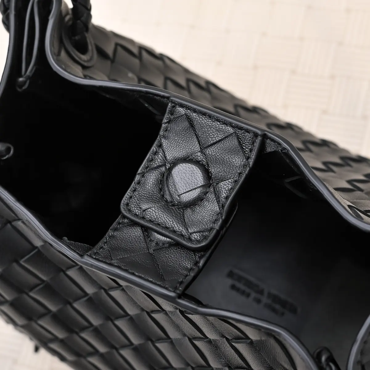 Bottega Veneta Style Leather Bag Lookbook Reference image 6