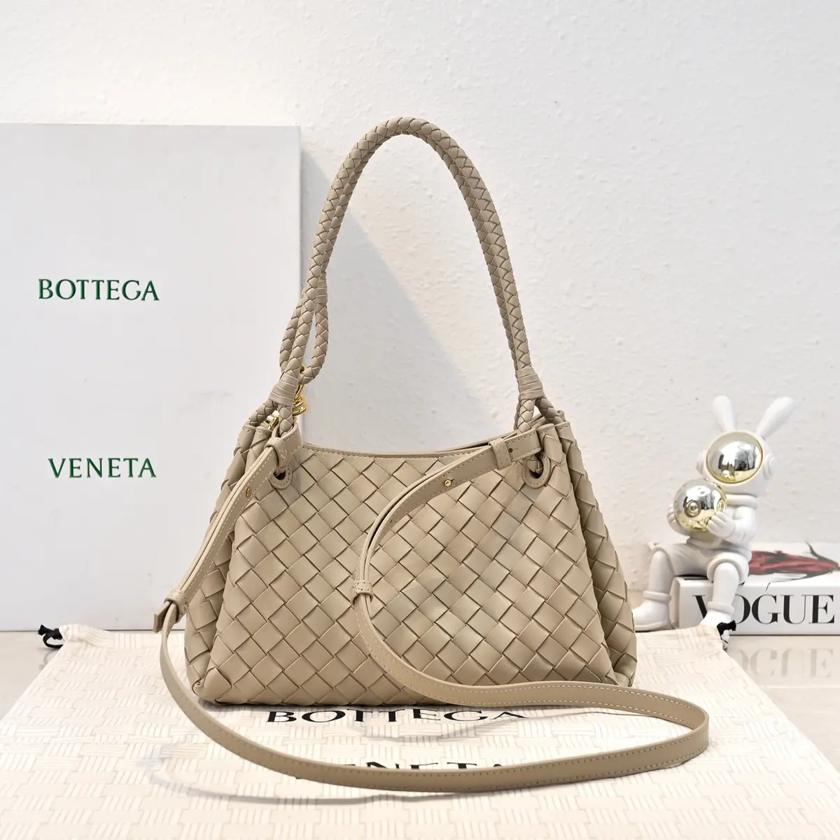 Bottega Veneta Style Leather Bag Lookbook Reference image 2