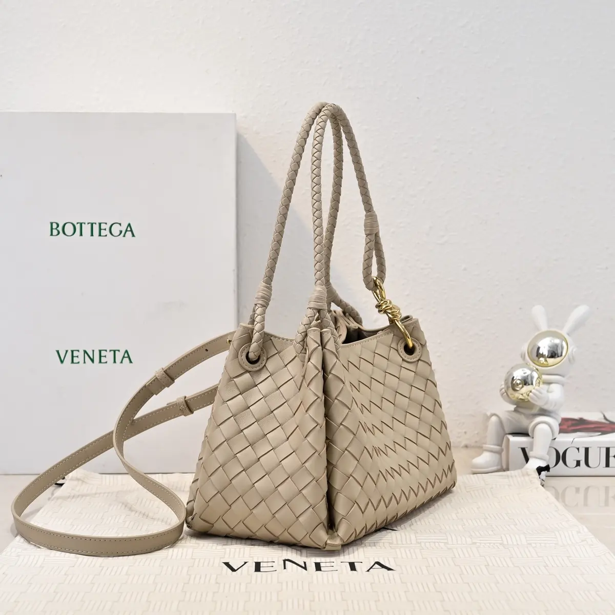 Bottega Veneta Style Leather Bag Lookbook Reference image 3