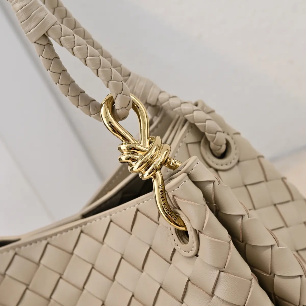 Bottega Veneta Style Leather Bag Lookbook Reference image 4