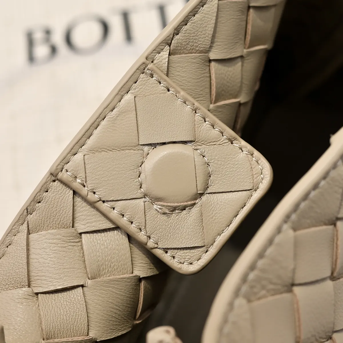 Bottega Veneta Style Leather Bag Lookbook Reference image 6