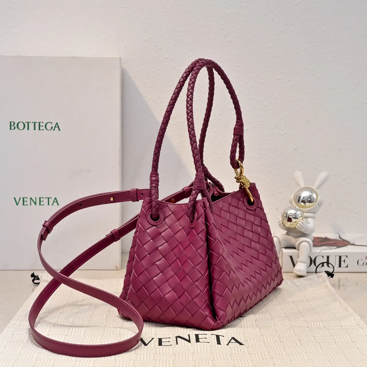 Bottega Veneta Style Leather Bag Lookbook Reference image 2