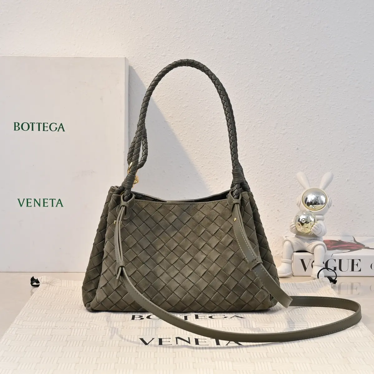 Bottega Veneta Style Leather Bag Lookbook Reference image 2