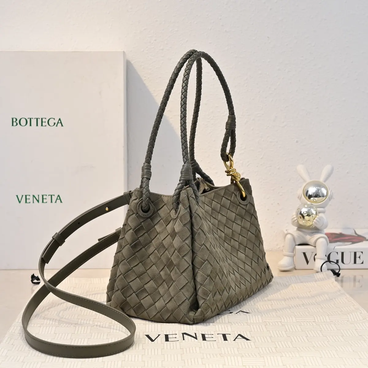 Bottega Veneta Style Leather Bag Lookbook Reference image 3
