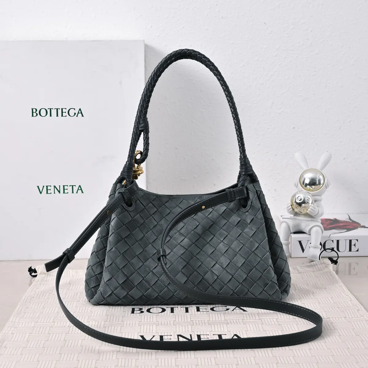 Bottega Veneta Style Leather Bag Lookbook Reference image 2