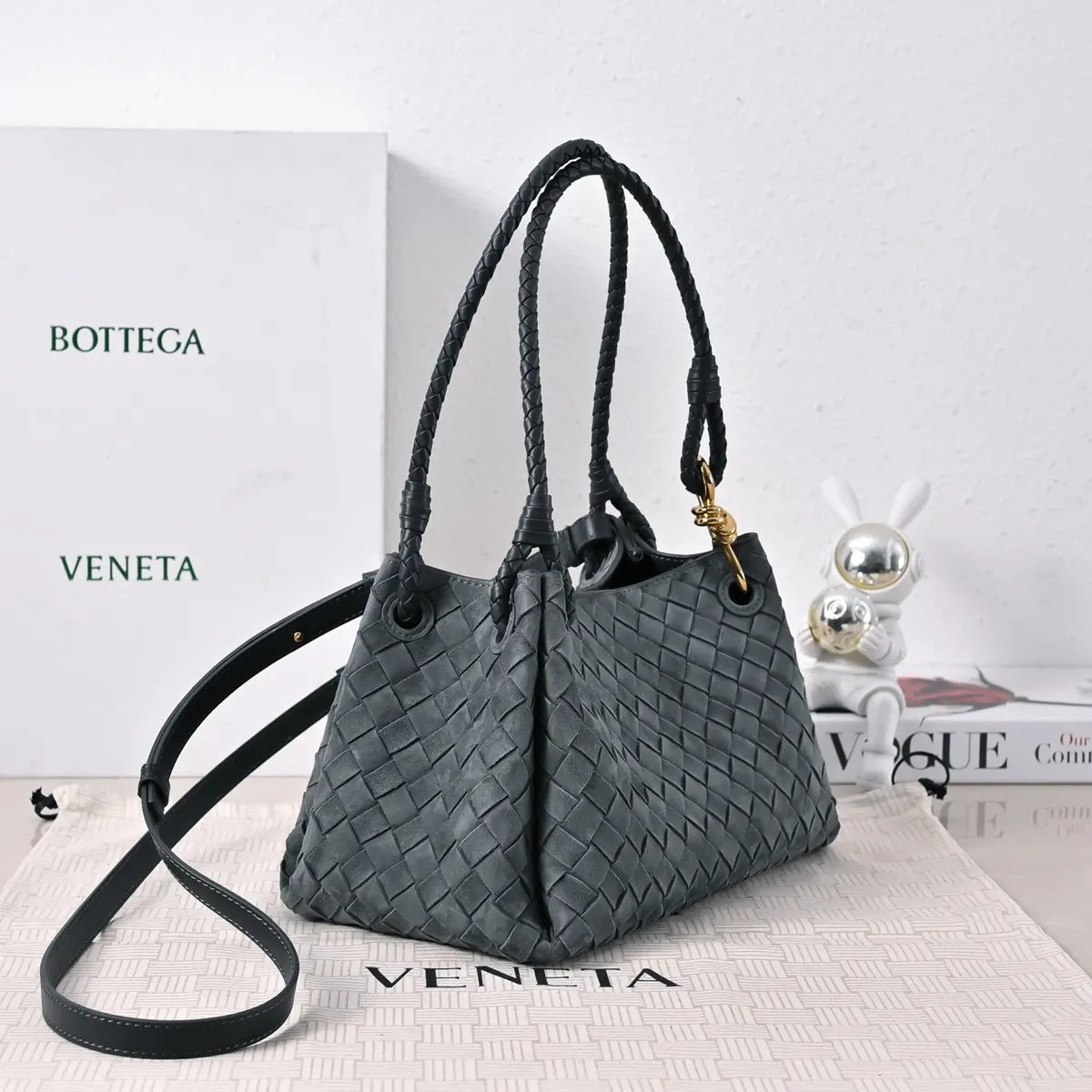 Bottega Veneta Style Leather Bag Lookbook Reference image 3