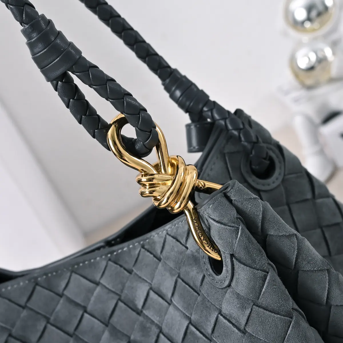 Bottega Veneta Style Leather Bag Lookbook Reference image 5