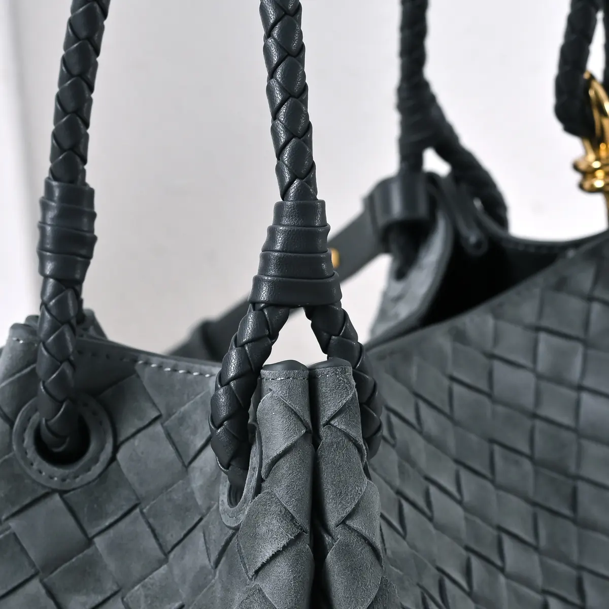 Bottega Veneta Style Leather Bag Lookbook Reference image 6