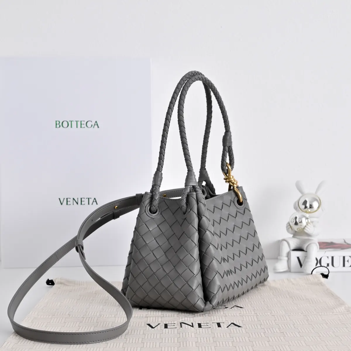 Bottega Veneta Style Leather Bag Lookbook Reference image 2