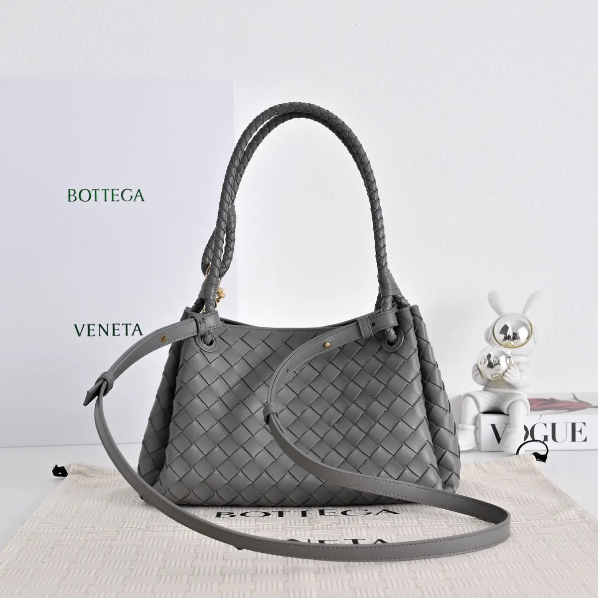 Bottega Veneta Style Leather Bag Lookbook Reference image 3