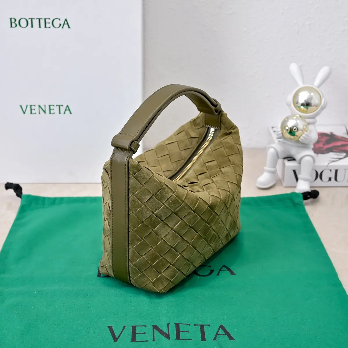 Bottega Veneta Style Leather Bag Lookbook Reference image 3