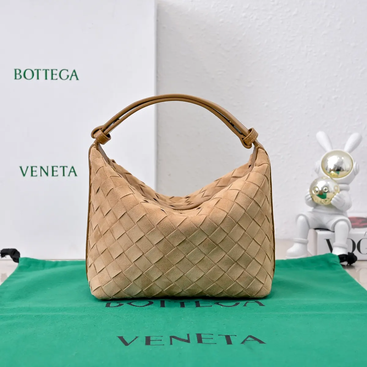 Bottega Veneta Style Leather Bag Lookbook Reference image 1