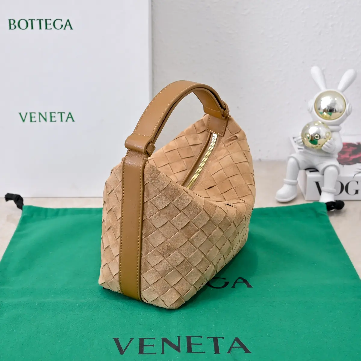 Bottega Veneta Style Leather Bag Lookbook Reference image 3