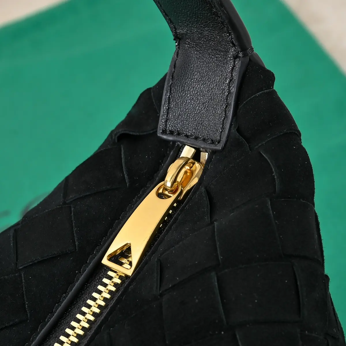 Bottega Veneta Style Leather Bag Lookbook Reference image 4