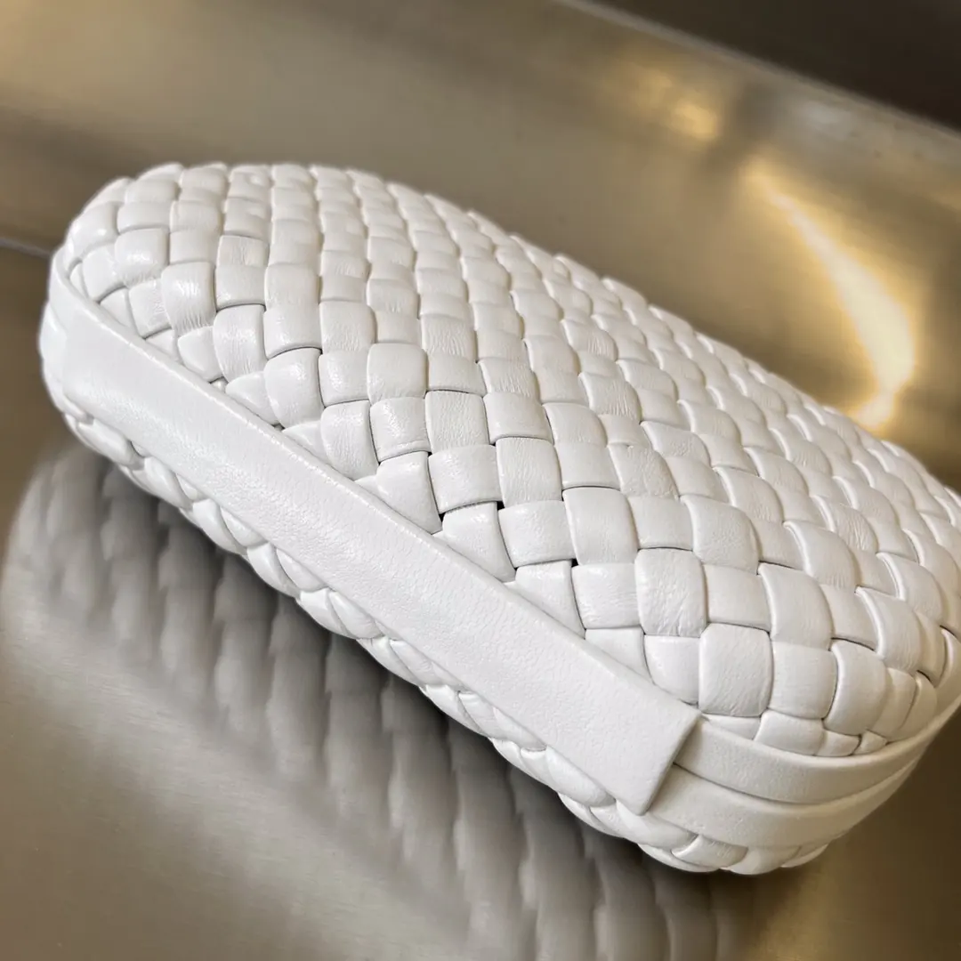 Bottega Veneta Style Leather Clutch Lookbook Reference image 3