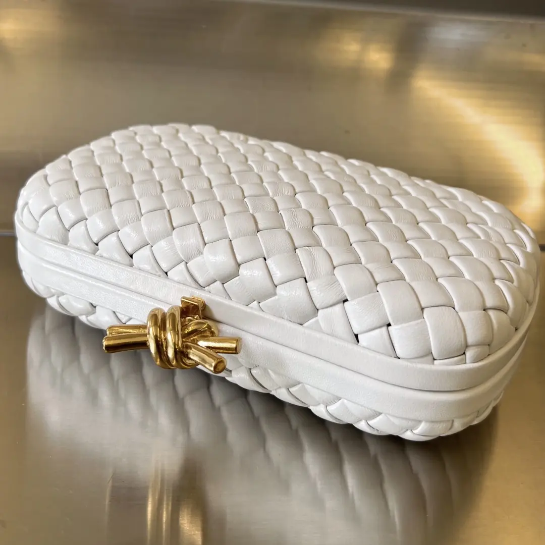 Bottega Veneta Style Leather Clutch Lookbook Reference image 4