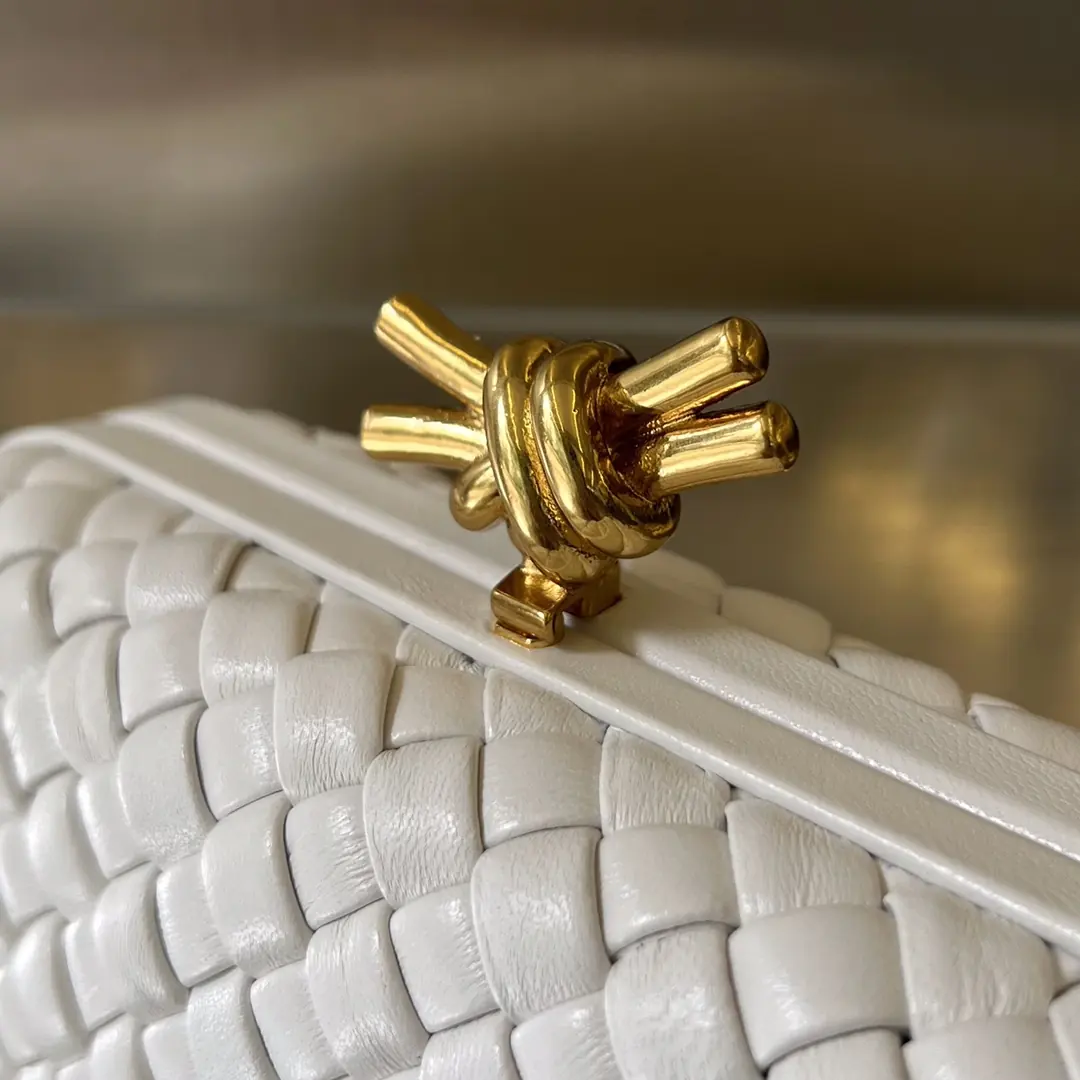 Bottega Veneta Style Leather Clutch Lookbook Reference image 5