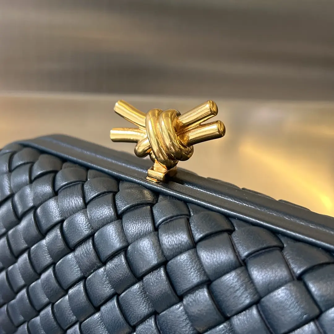 Bottega Veneta Style Leather Clutch Lookbook Reference image 5