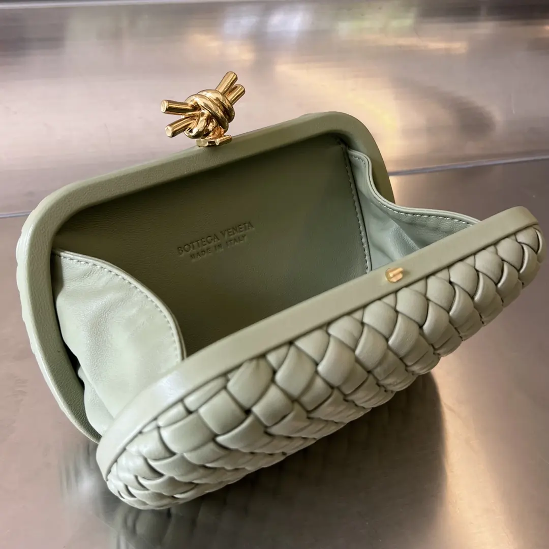 Bottega Veneta Style Leather Clutch Lookbook Reference image 6