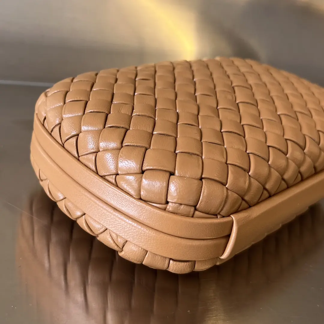 Bottega Veneta Style Leather Clutch Lookbook Reference image 2