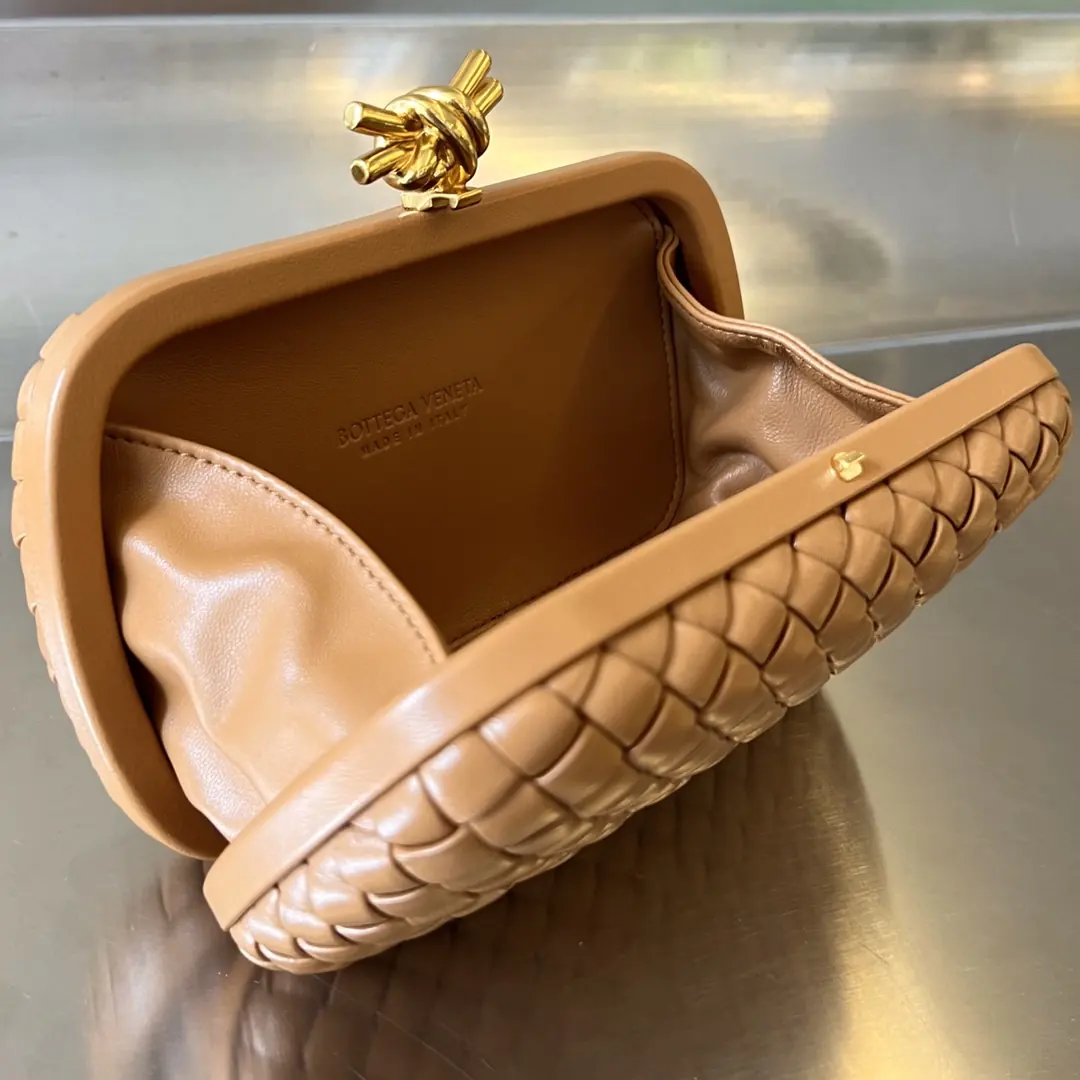 Bottega Veneta Style Leather Clutch Lookbook Reference image 6