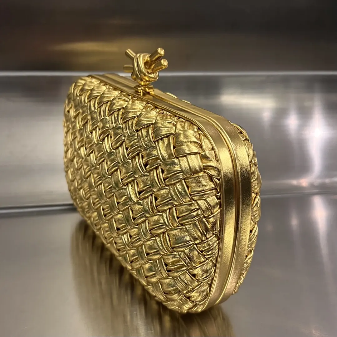 Bottega Veneta Style Leather Clutch Lookbook Reference image 2