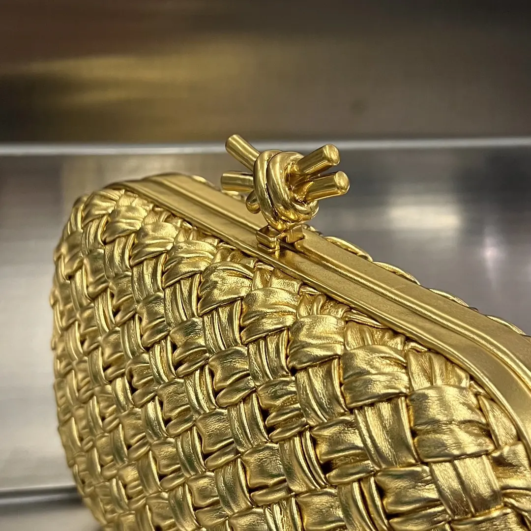 Bottega Veneta Style Leather Clutch Lookbook Reference image 3