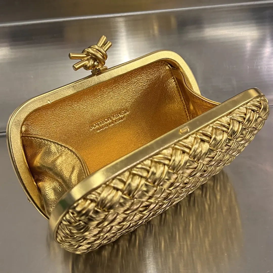 Bottega Veneta Style Leather Clutch Lookbook Reference image 6