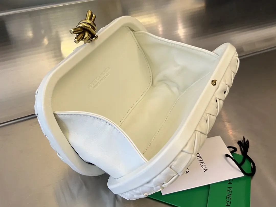 Bottega Veneta Style Leather Clutch Lookbook Reference image 6