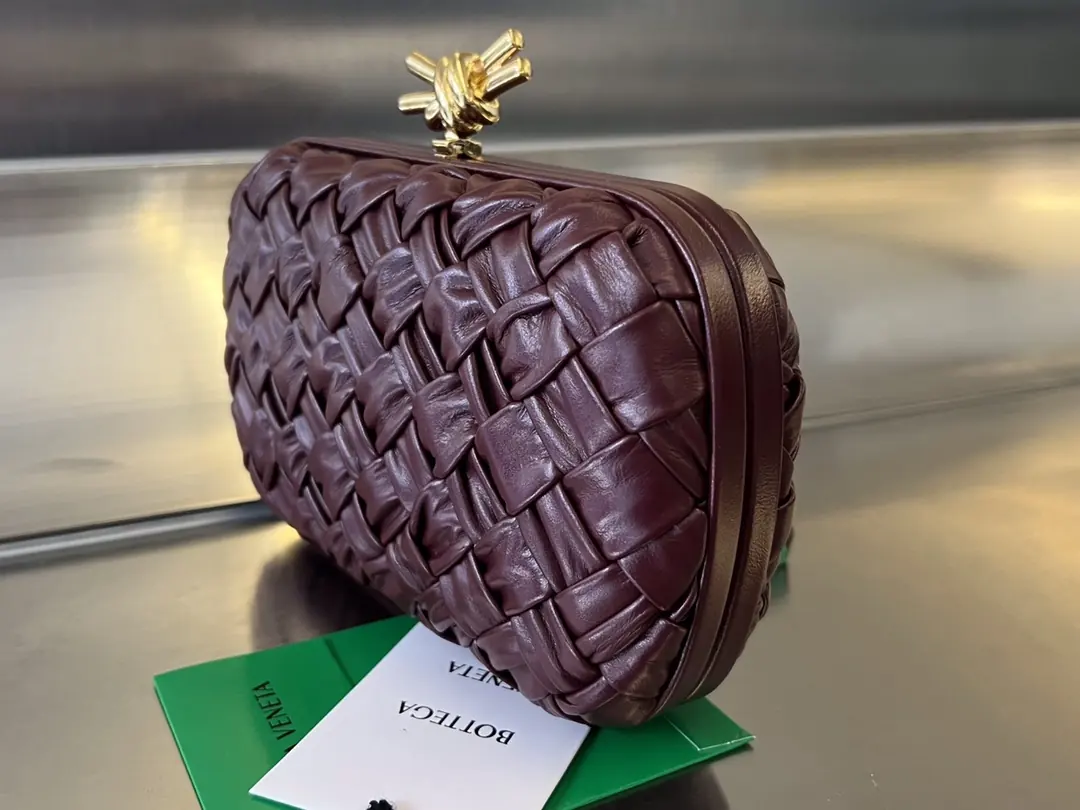 Bottega Veneta Style Leather Clutch Lookbook Reference image 2