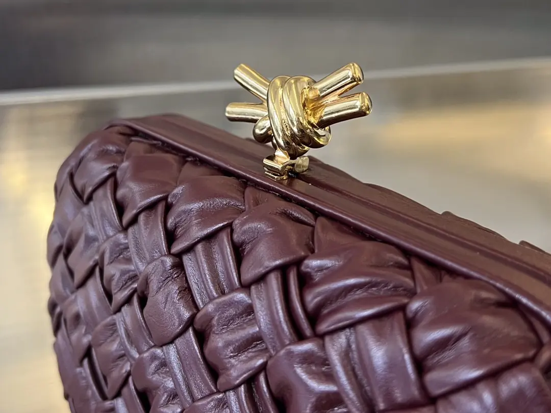 Bottega Veneta Style Leather Clutch Lookbook Reference image 3