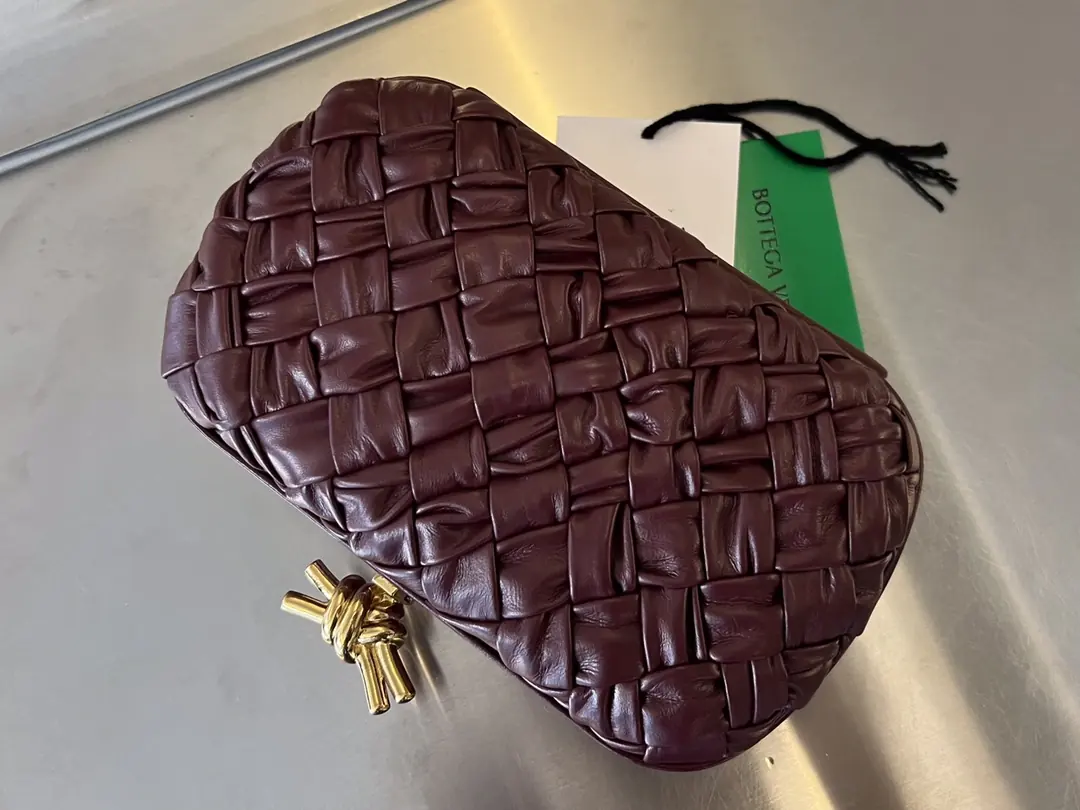 Bottega Veneta Style Leather Clutch Lookbook Reference image 5