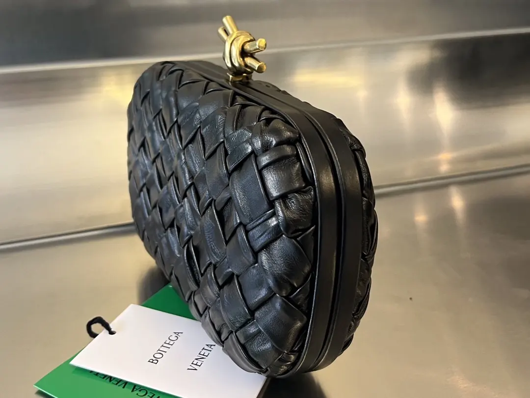 Bottega Veneta Style Leather Clutch Lookbook Reference image 2