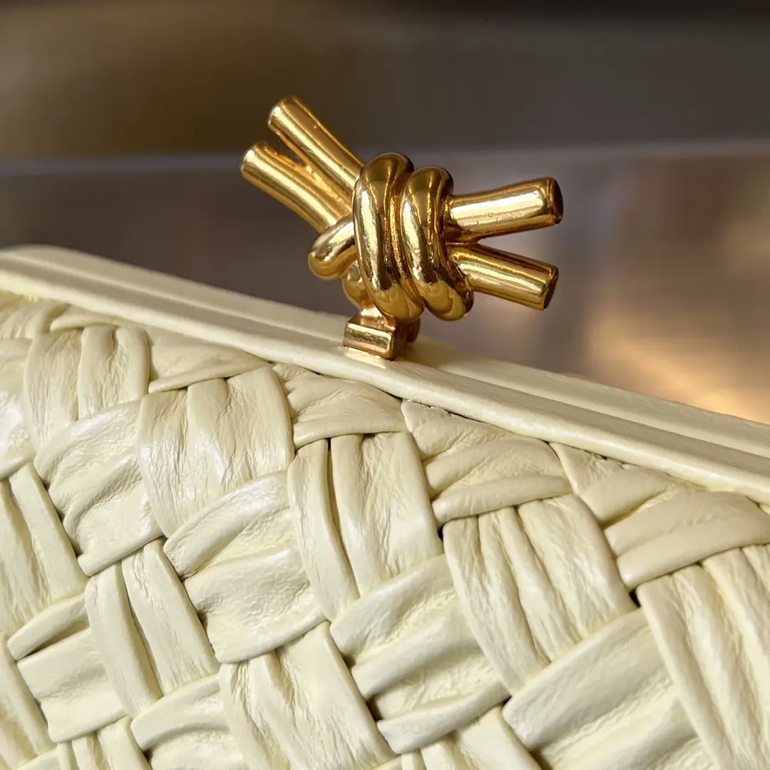Bottega Veneta Style Leather Clutch Lookbook Reference image 4