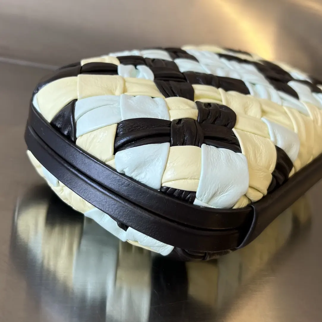 Bottega Veneta Style Leather Clutch Lookbook Reference image 2