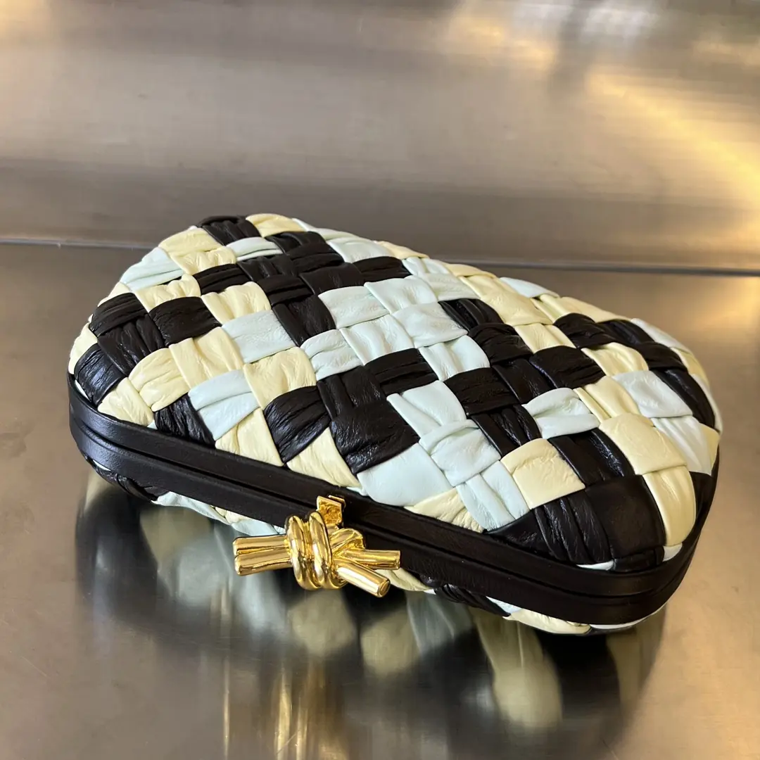 Bottega Veneta Style Leather Clutch Lookbook Reference image 5