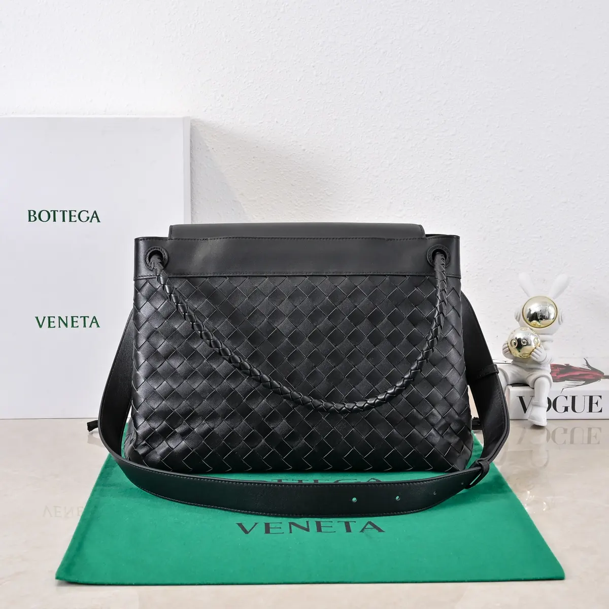 Bottega Veneta Style Leather Crossbody Bag Lookbook Reference image 3