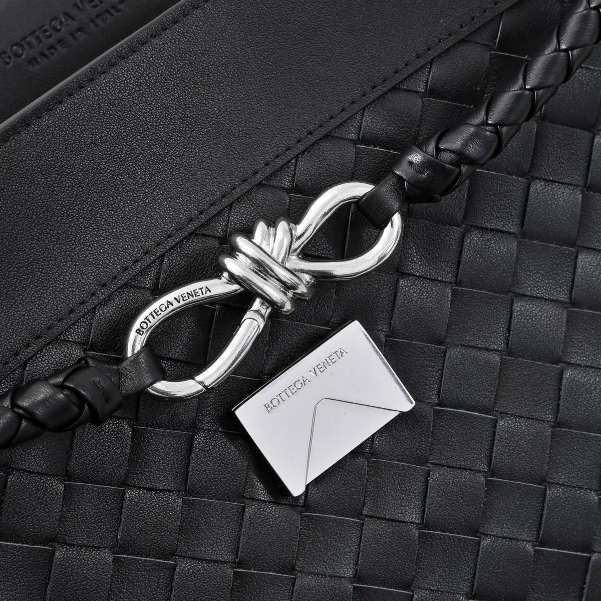 Bottega Veneta Style Leather Crossbody Bag Lookbook Reference image 5